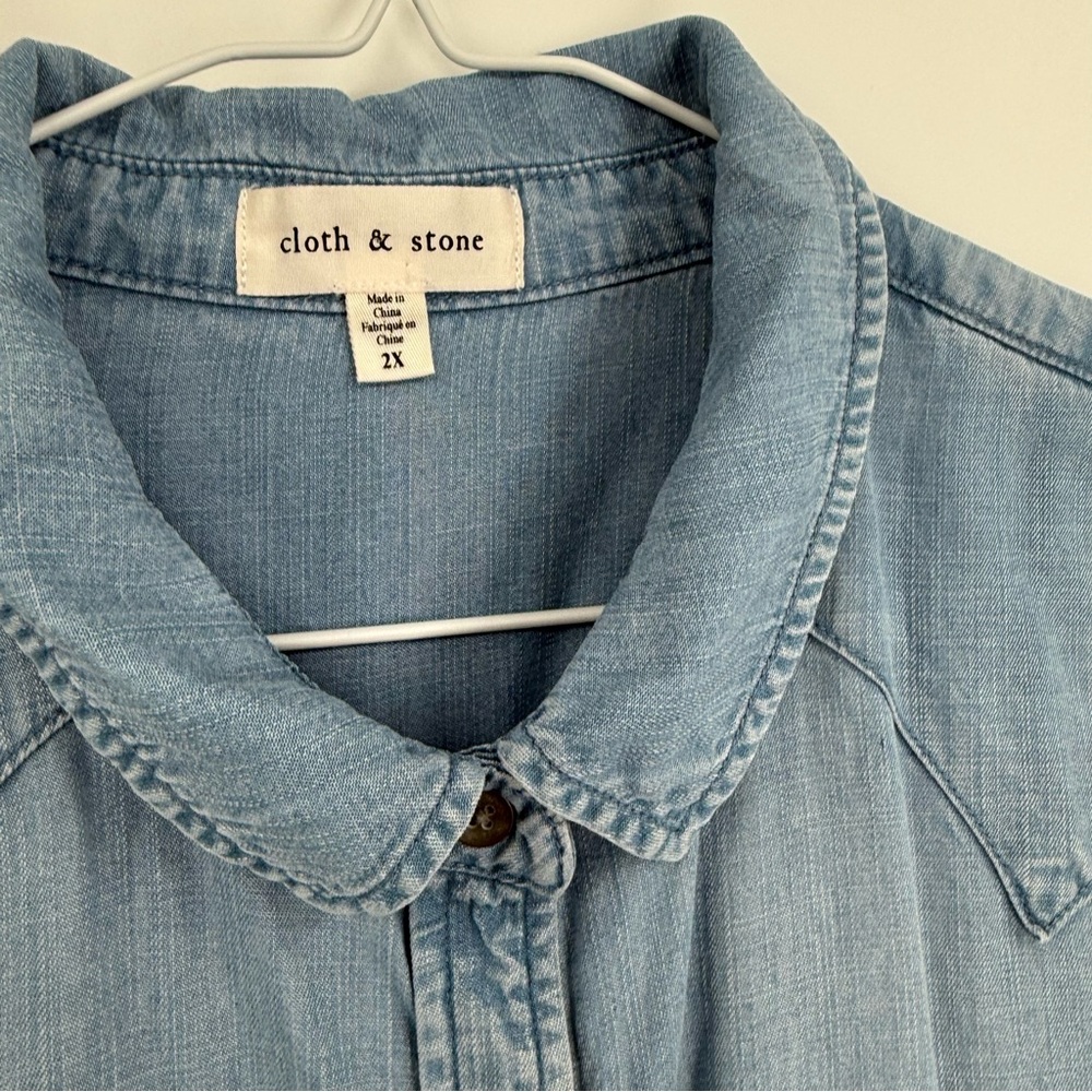 Cloth & Stone Chambray Button Up Shirt 2X Denim Boho Collared Smocked Cuffs - Picture 6 of 10